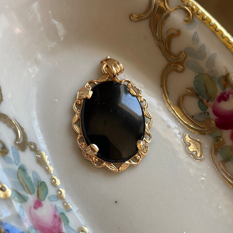 Onyx Pendant - Ornate Detail - 14k Gold - Vintage