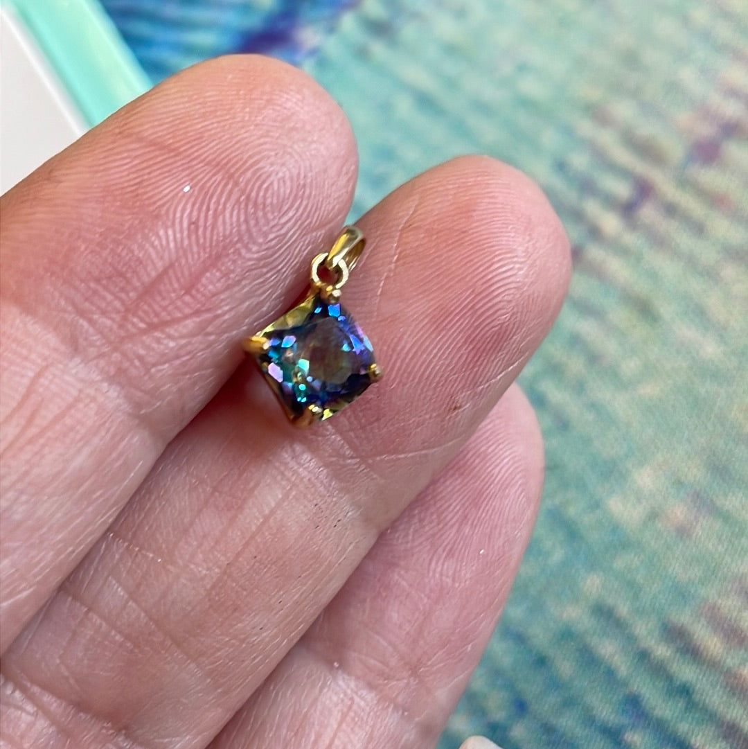 10K Yellow Gold Mystic Topaz/Aurora Borealis & retailer Cubic Zirconia Pendant.