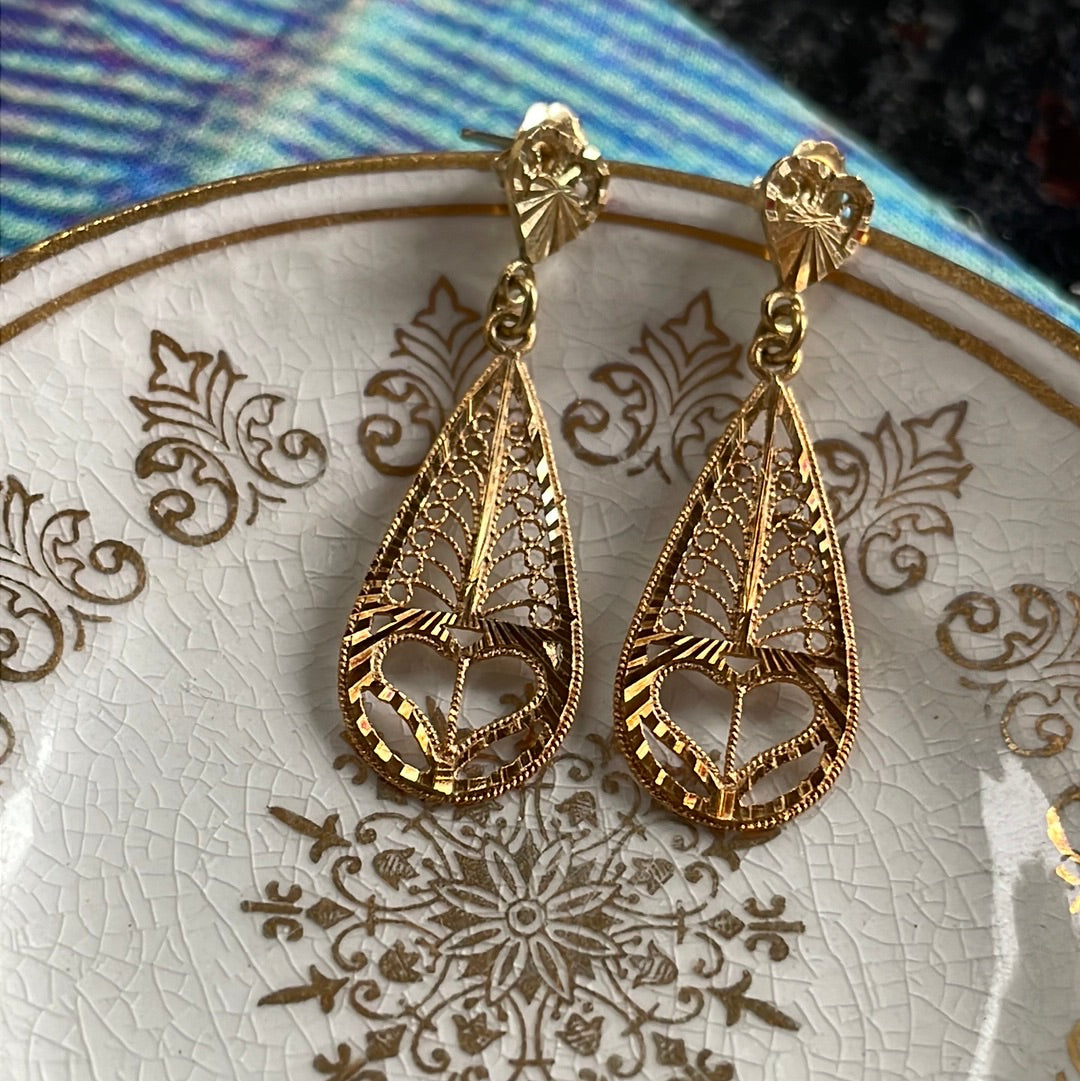 Vintage gold deals filigree earrings