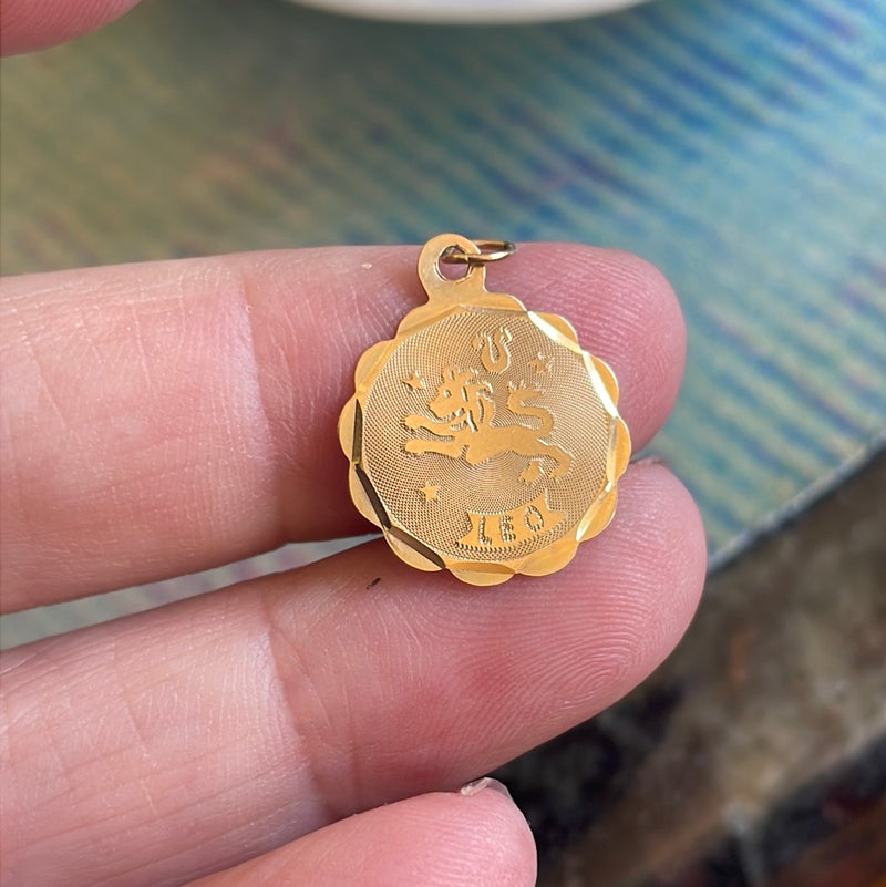 Leo Zodiac Pendant - 14k Gold - Vintage