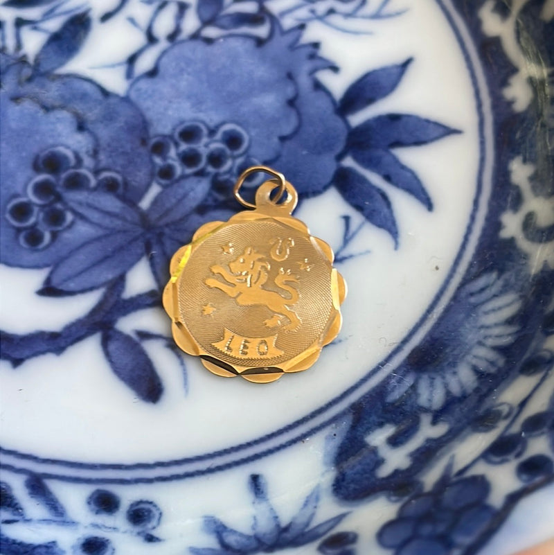 Leo Zodiac Pendant - 14k Gold - Vintage