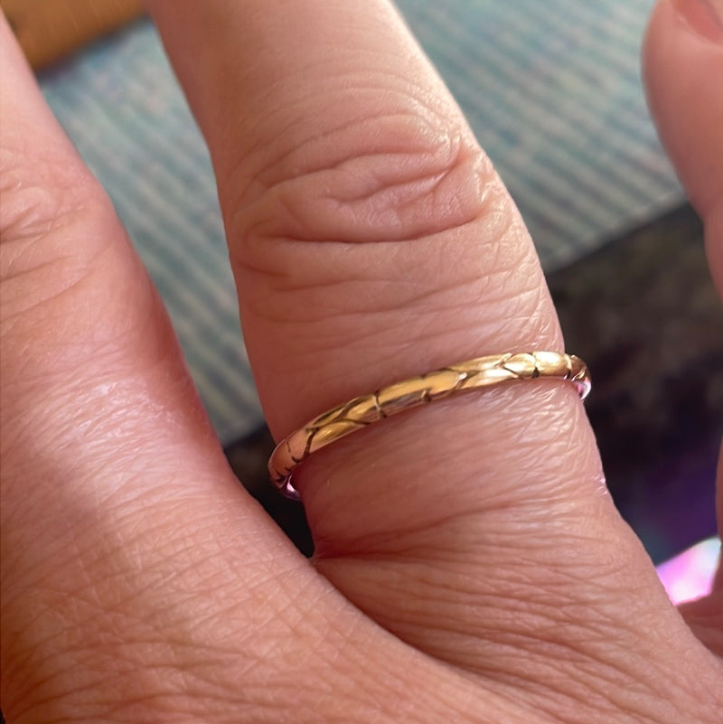 Delicately Patterned Band - 14k Gold - Vintage