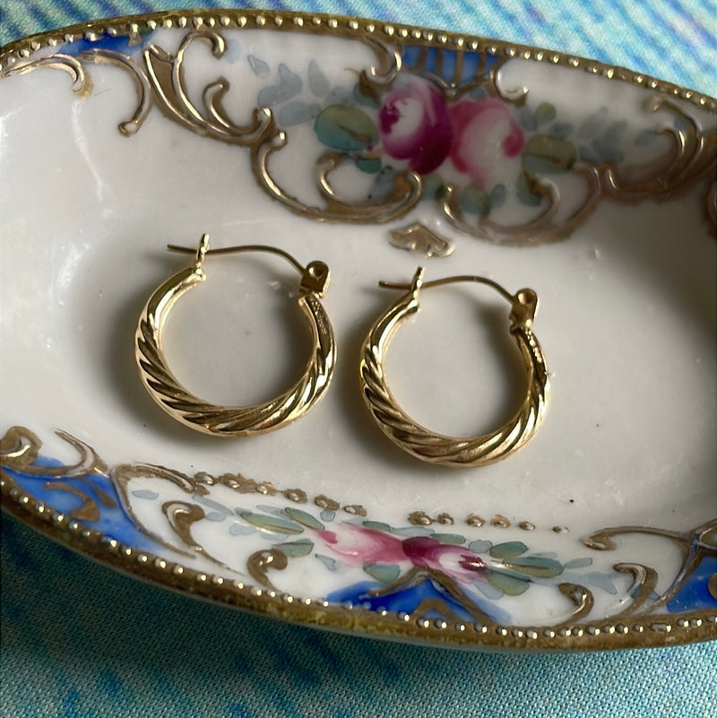 Swirling Hoop Earrings - 14k Gold - Vintage