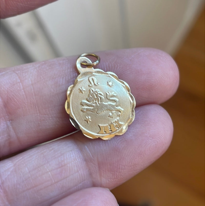 Leo Zodiac Pendant - 14k Gold - Vintage