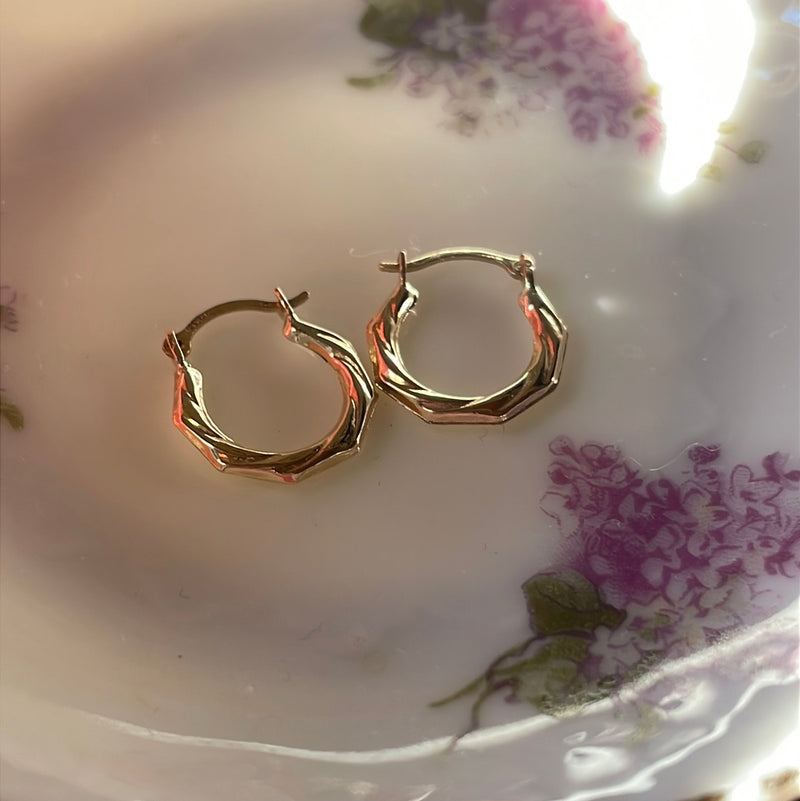 Dainty Angled Hoop Earrings - 14k Gold - Vintage