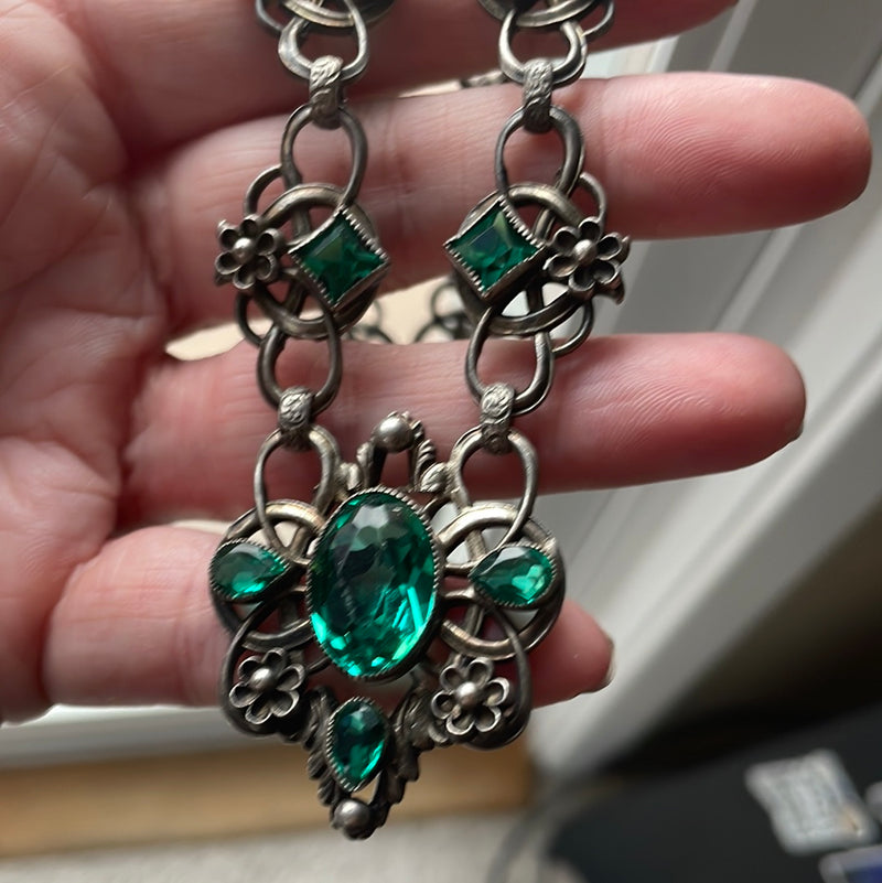 Green Glass Necklace - Silver Metal - Antique