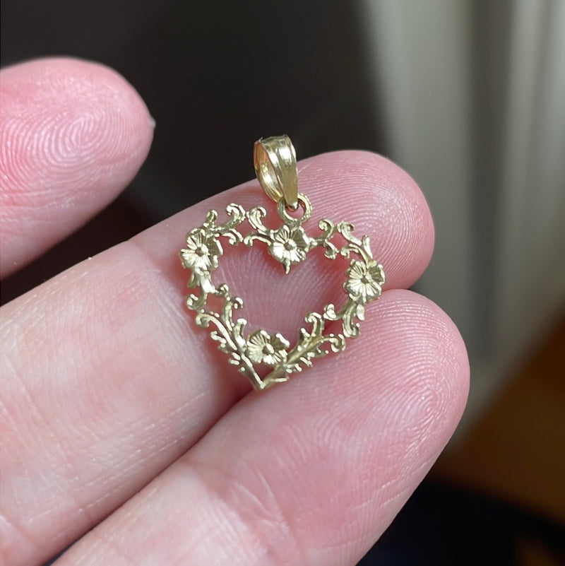 Flower Heart Pendant - 14k Gold - Vintage