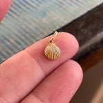 Shell Pendant - 14k Gold - Vintage