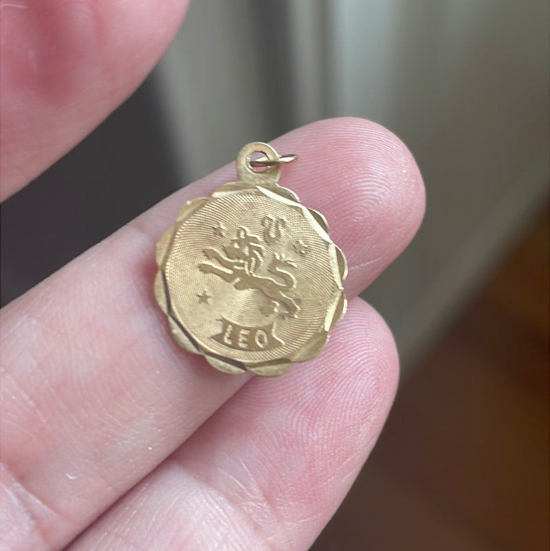 Leo Zodiac Pendant - 14k Gold - Vintage