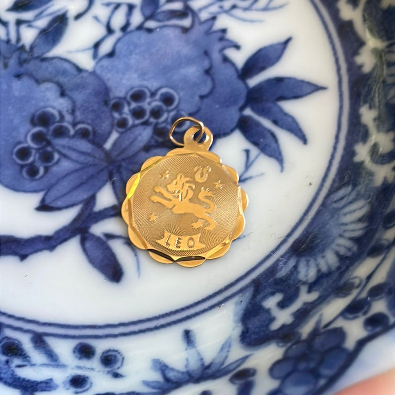 Leo Zodiac Pendant - 14k Gold - Vintage