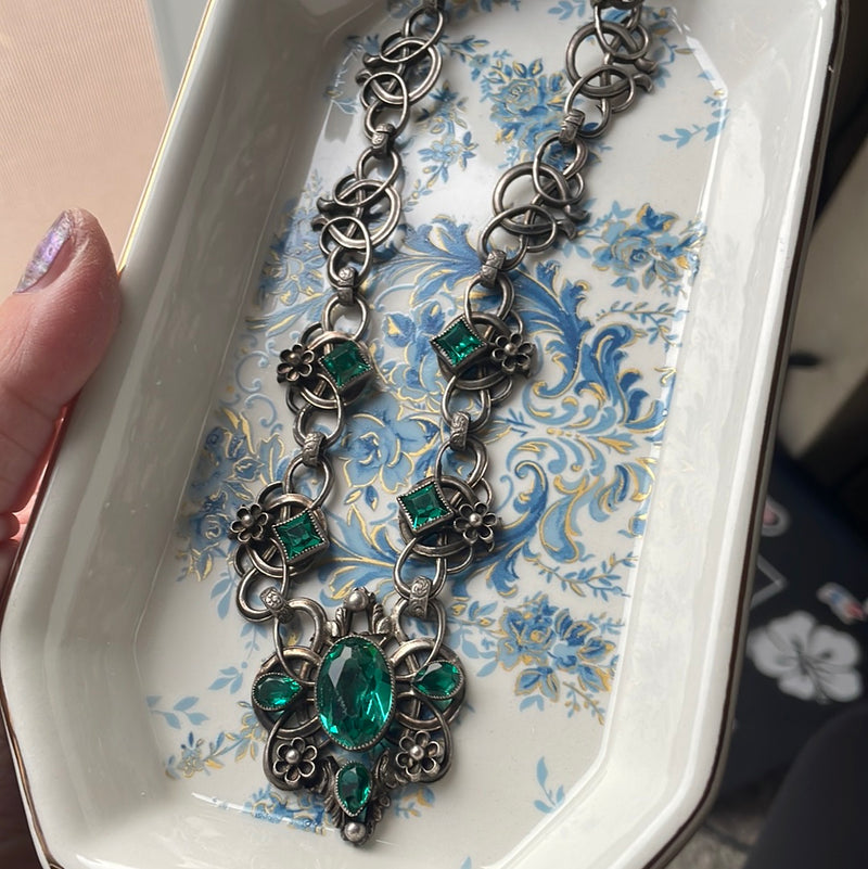 Green Glass Necklace - Silver Metal - Antique