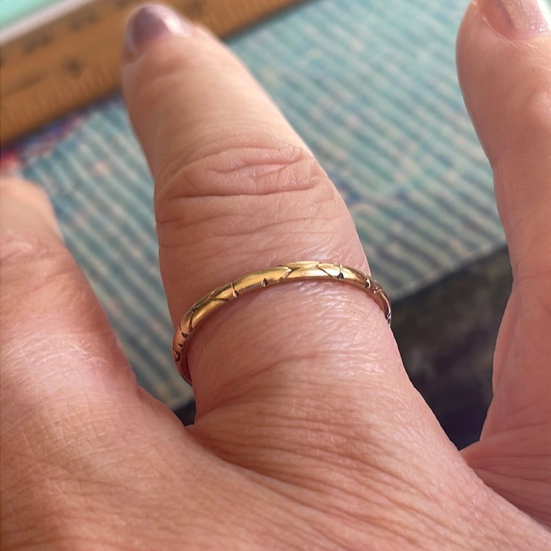 Delicately Patterned Band - 14k Gold - Vintage