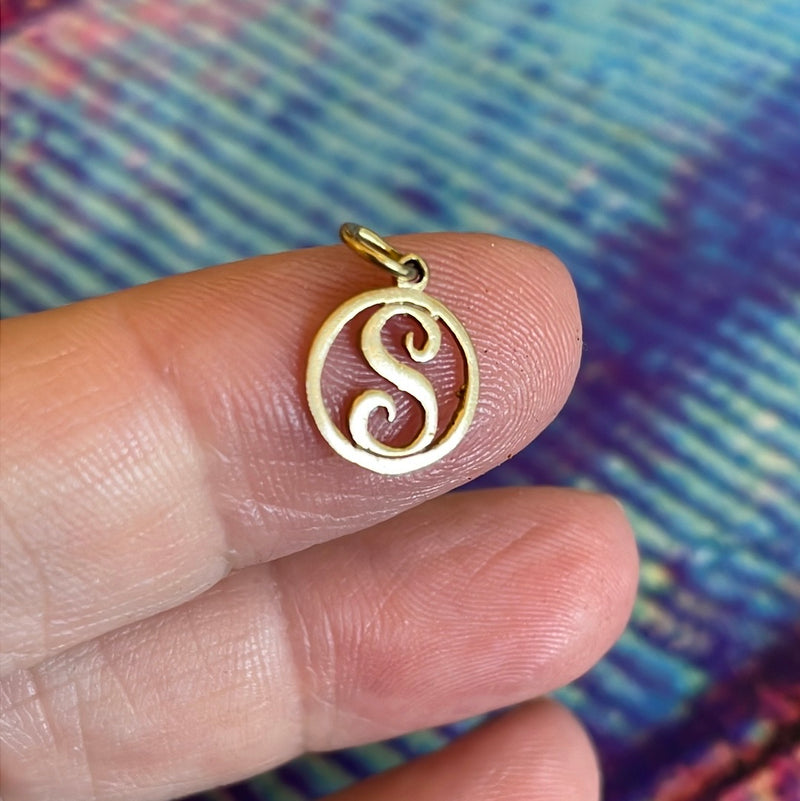 S Initial Charm - 9k Gold - Vintage