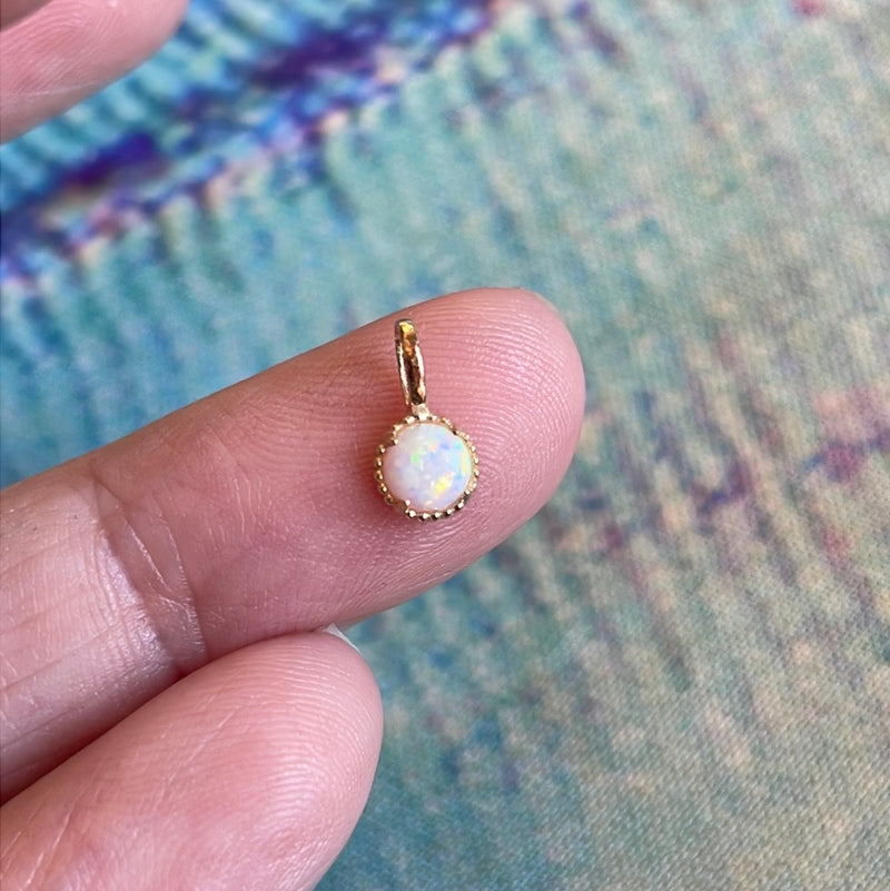 Dainty Opal Pendant - 9k Gold - Vintage