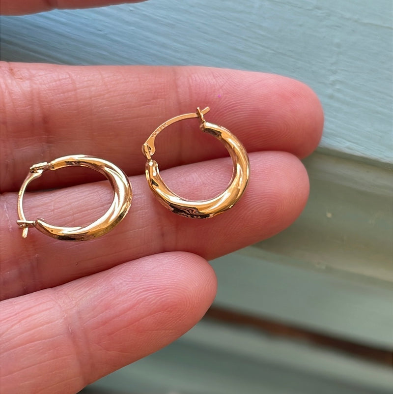 Dainty Swirl Hoops - 14k Gold - Vintage