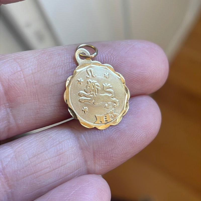 Leo Zodiac Pendant - 14k Gold - Vintage