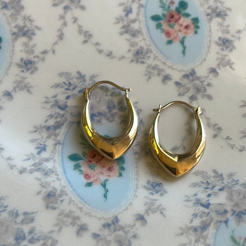 Oval Triangular Hoop Earrings - 14k Gold - Vintage