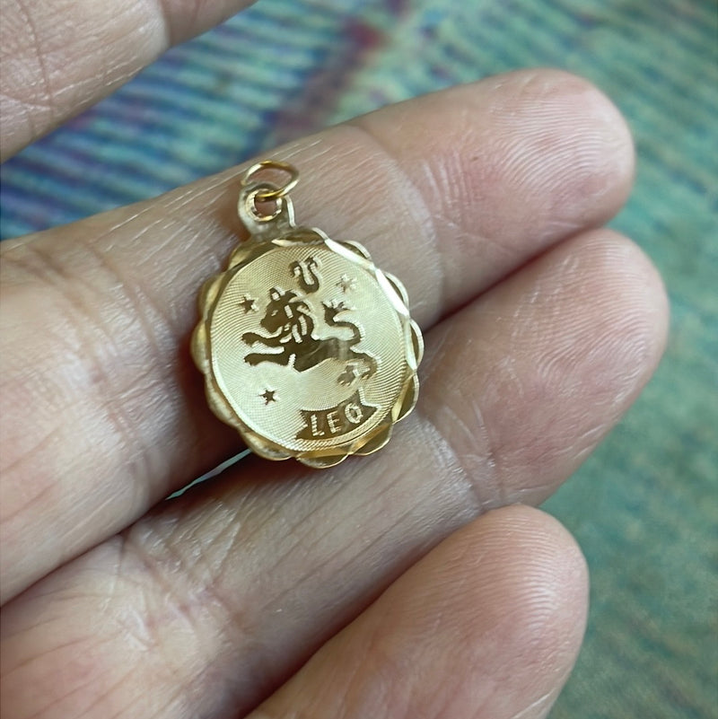 Leo Zodiac Pendant - 14k Gold - Vintage