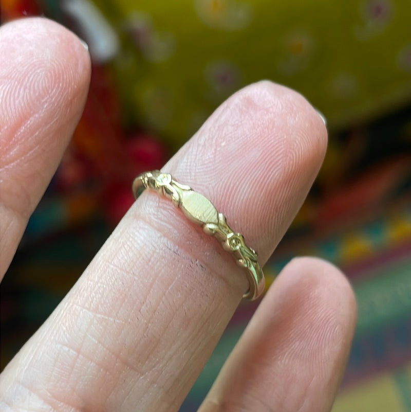 Dainty Signet Ring - 10k Gold - Vintage