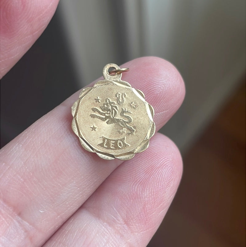 Leo Zodiac Pendant - 14k Gold - Vintage