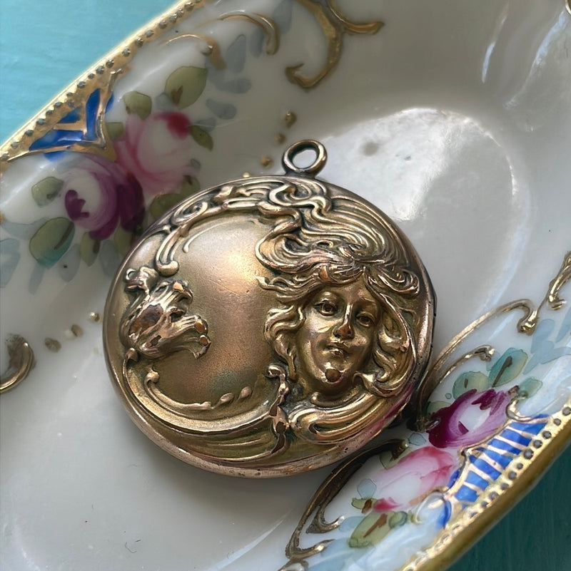 Nouveau Lady Locket - Gold Filled - Antique