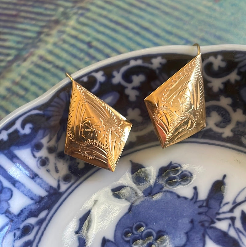 Engraved Kite Shaped Earrings - 14k Gold - Vintage