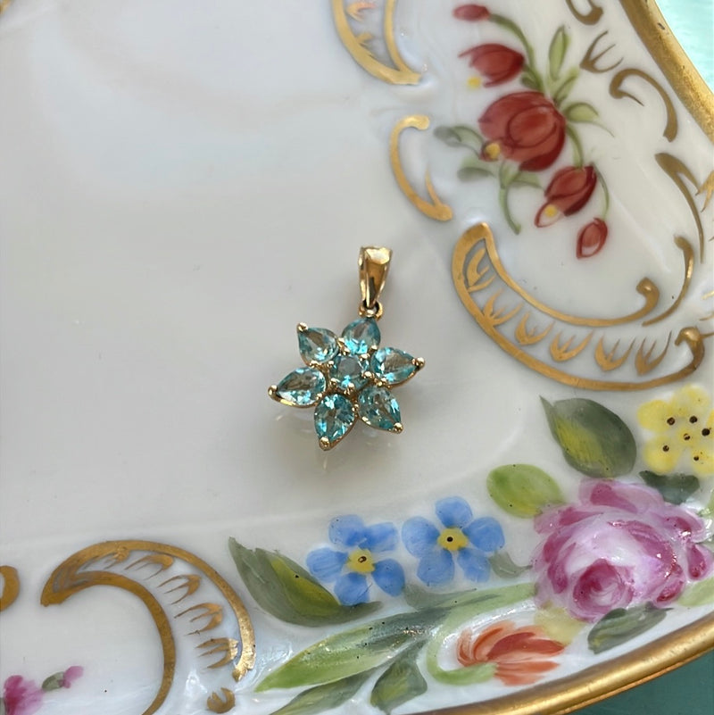 Apatite Flower Pendant - 10k Gold - Vintage