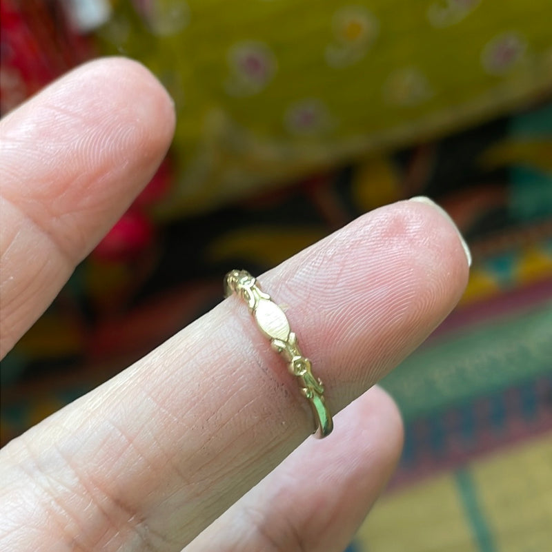 Dainty Signet Ring - 10k Gold - Vintage