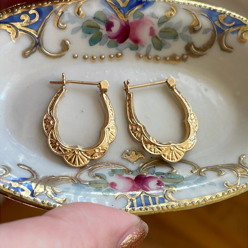 Scallop Gold Hoop Earrings - 14k Gold - Vintage - As Is