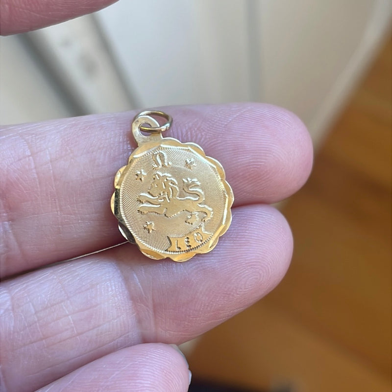 Leo Zodiac Pendant - 14k Gold - Vintage