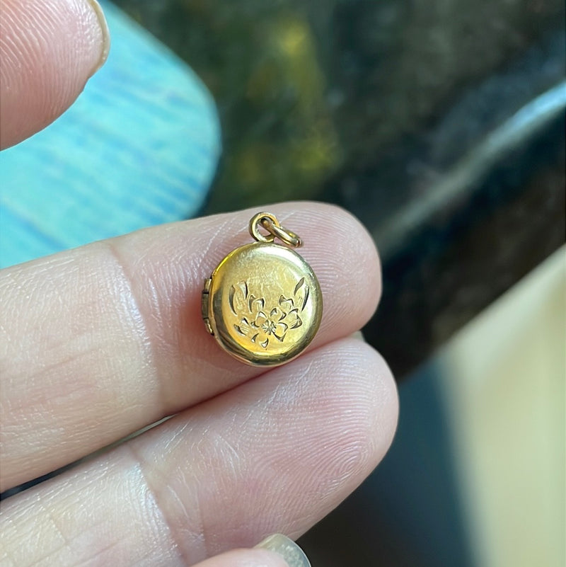 Dainty Round Flower Locket - Gold Filled - Vintage