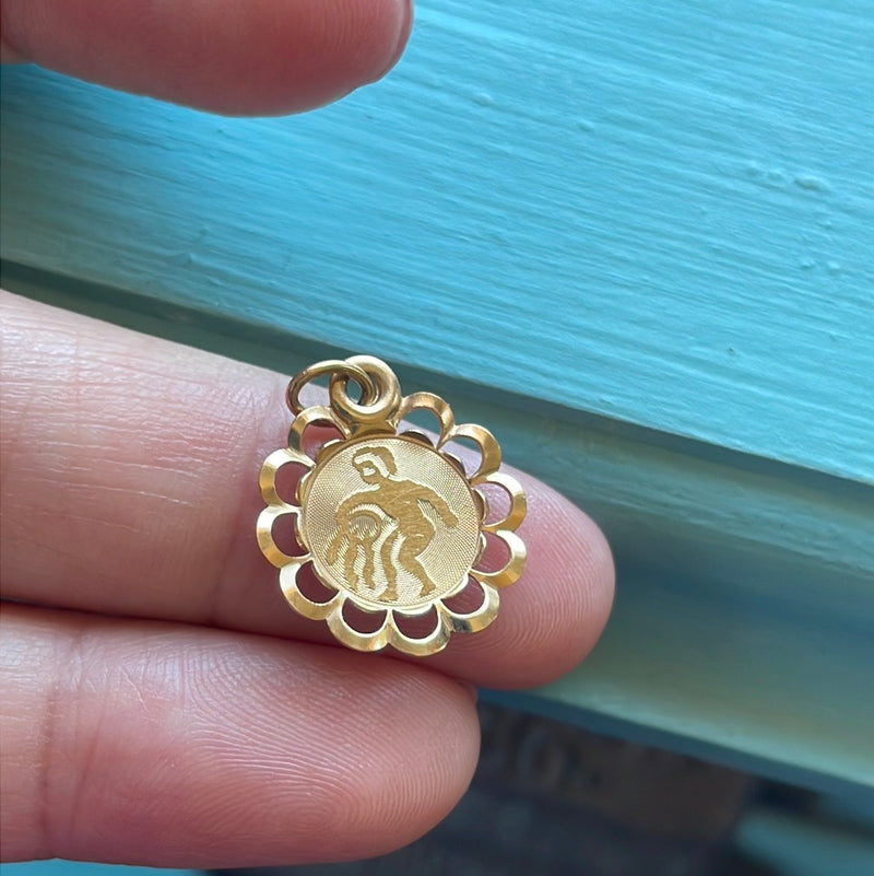 Aquarius Pendant - 10k Gold - Vintage