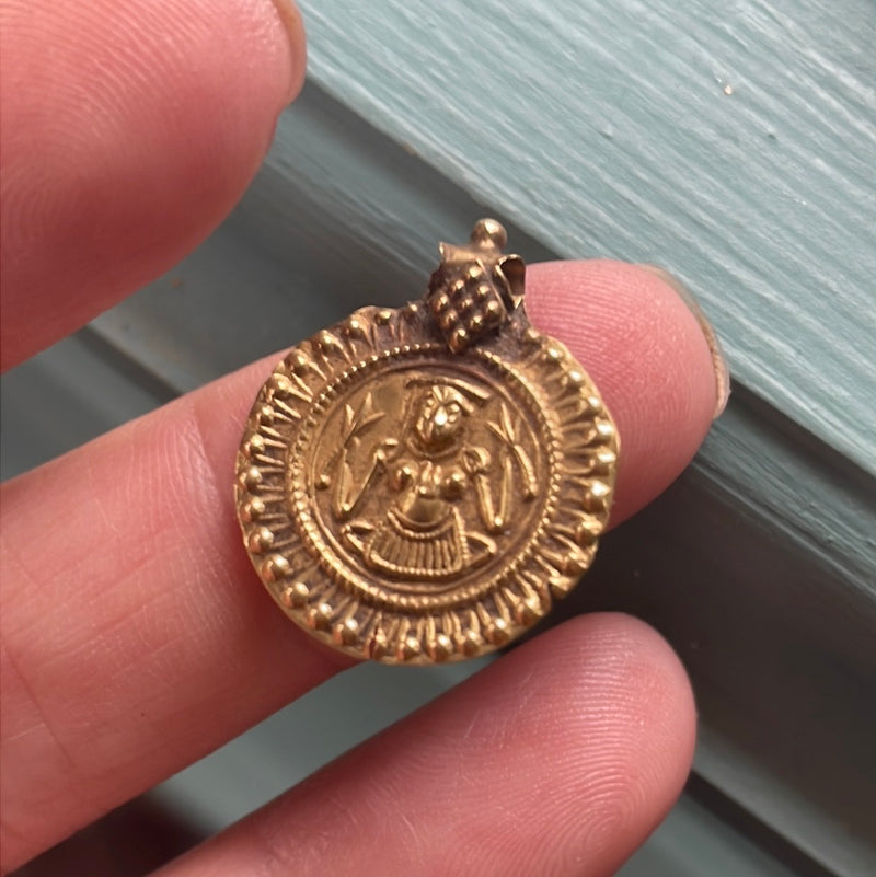 Female Warrior Pendant - 18k Gold - Vintage