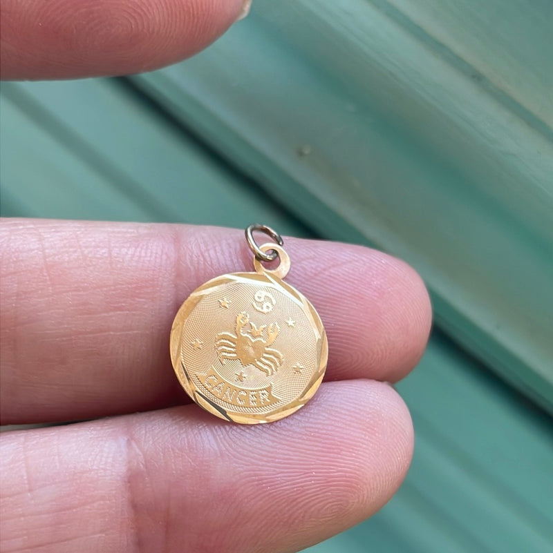 Cancer Zodiac Pendant - 14k Gold - Vintage