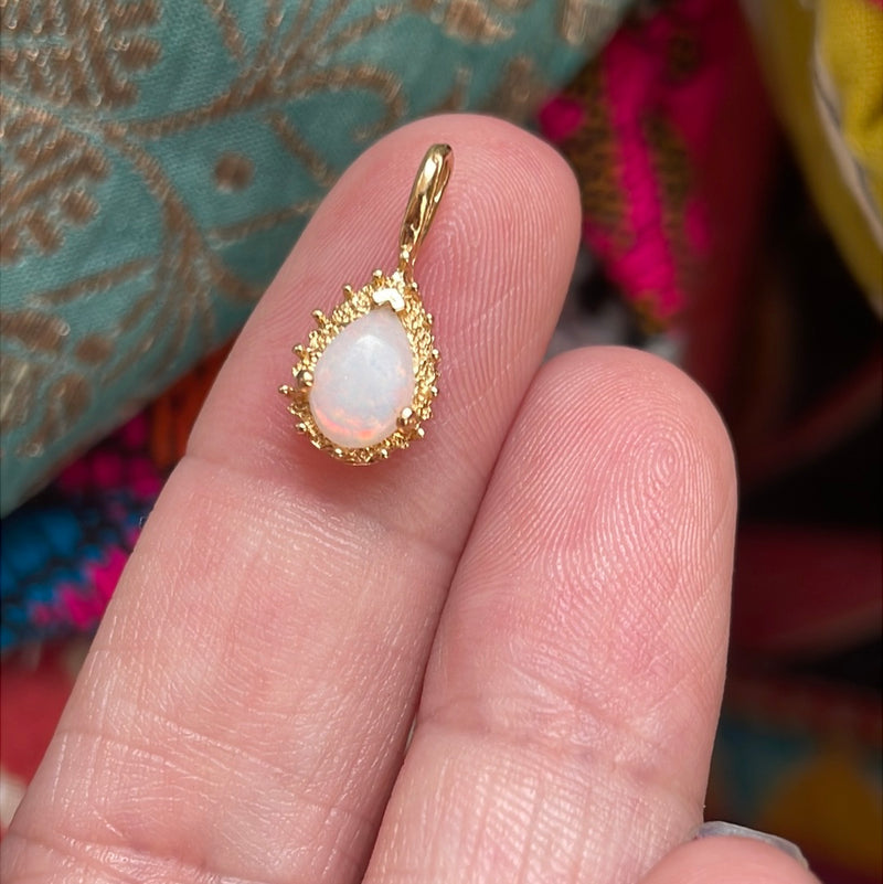 Opal Pendant - 14k Gold - Vintage