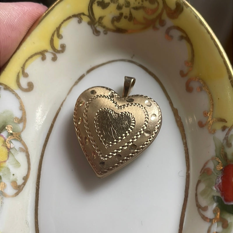 Heart Locket - Yellow Gold Filled - Vintage