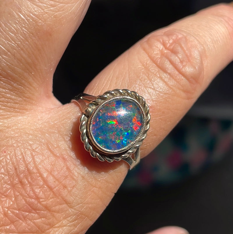 Opal Ring - Rope Bezel with Knot - 9k Gold - Vintage