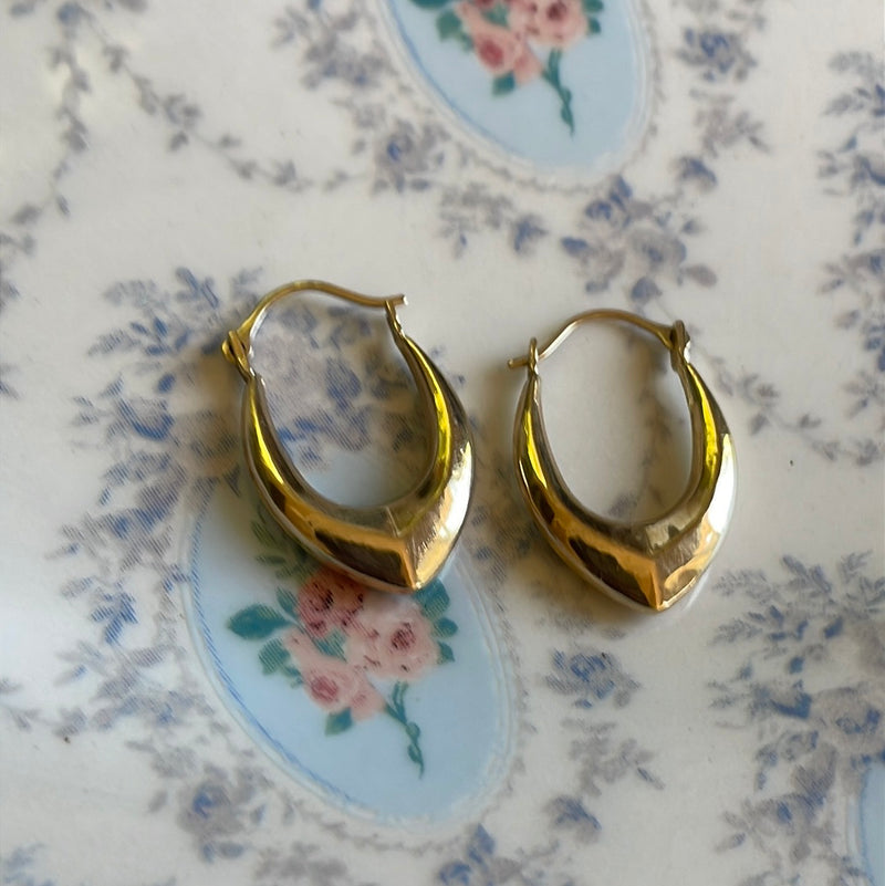 Oval Triangular Hoop Earrings - 14k Gold - Vintage