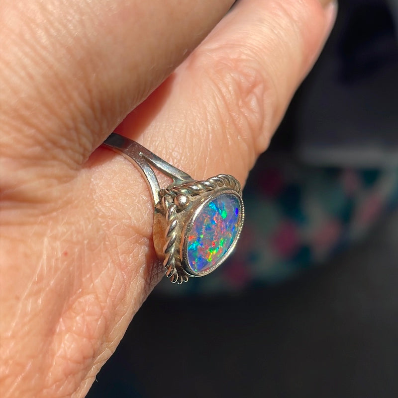 Opal Ring - Rope Bezel with Knot - 9k Gold - Vintage