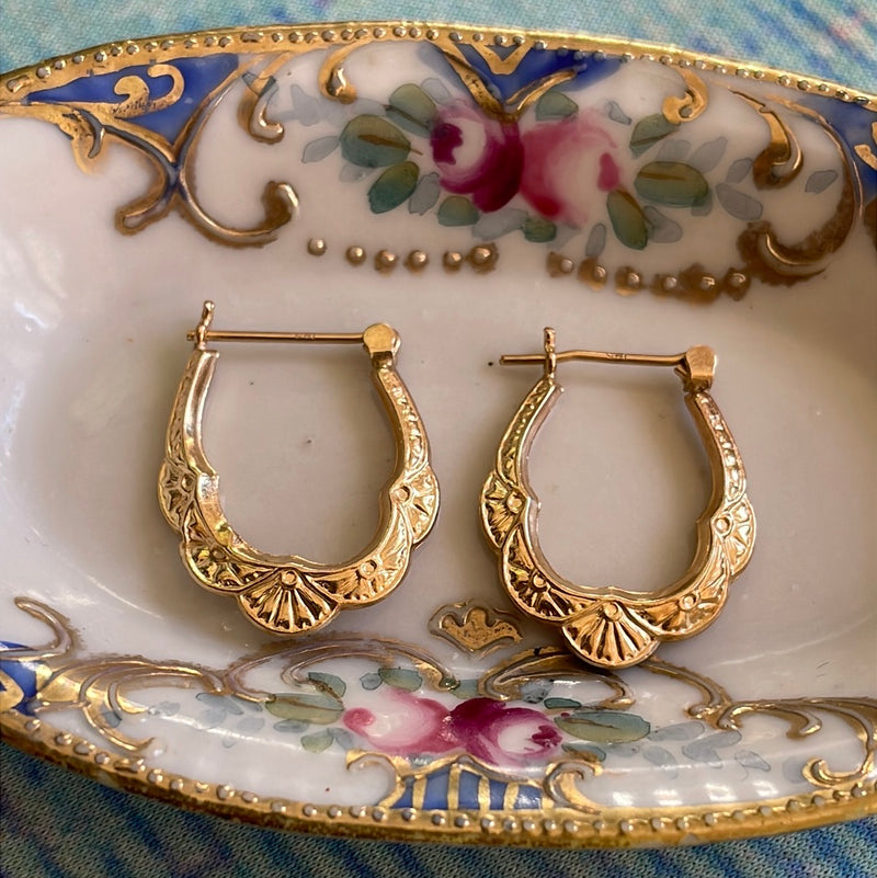 Scallop Gold Hoop Earrings - 14k Gold - Vintage - As Is