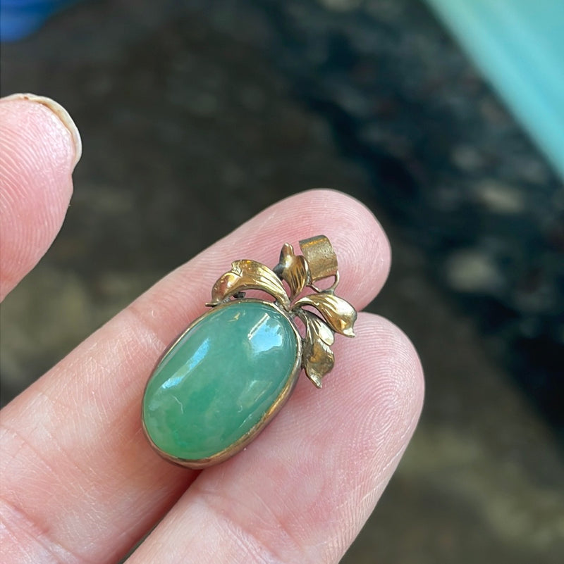 Jade Bow Pendant - 14k Gold - Vintage