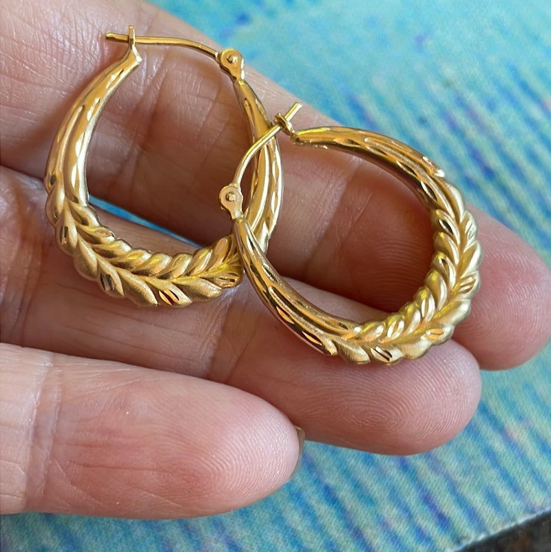 Large Laurel Leaf Hoop Earrings - 14k Gold - Vintage