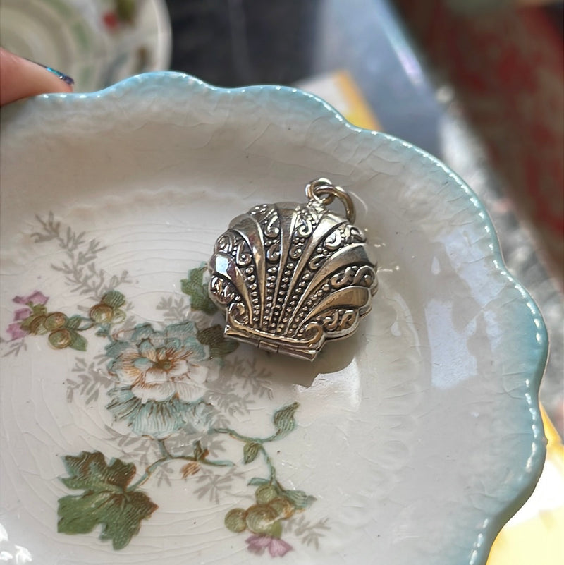 Shell locket - Sterling Silver - Vintage