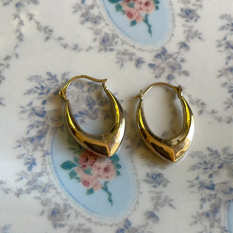 Oval Triangular Hoop Earrings - 14k Gold - Vintage