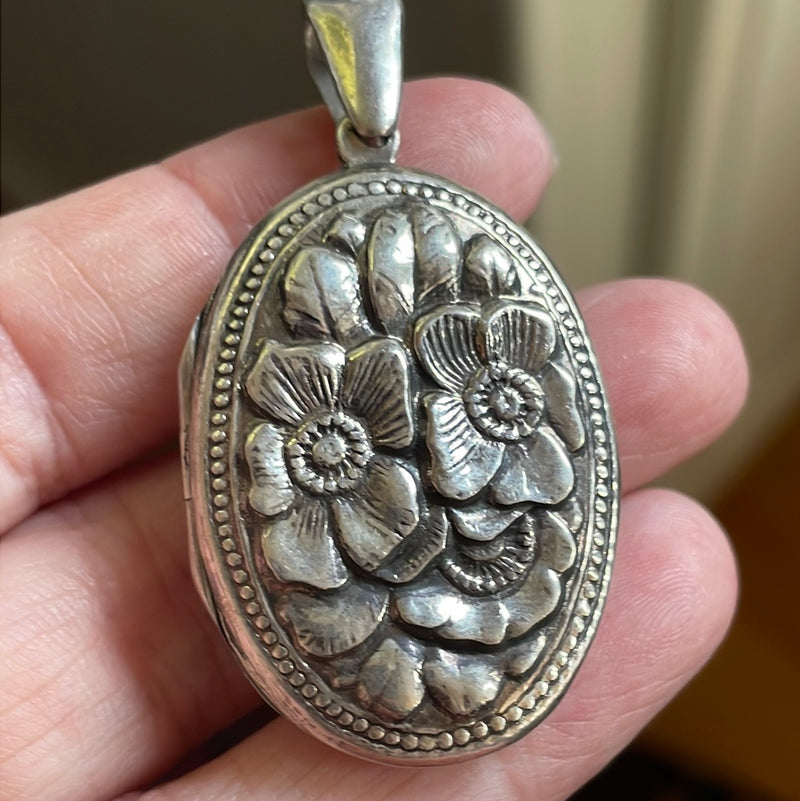 Flower Locket - Sterling Silver - Vintage