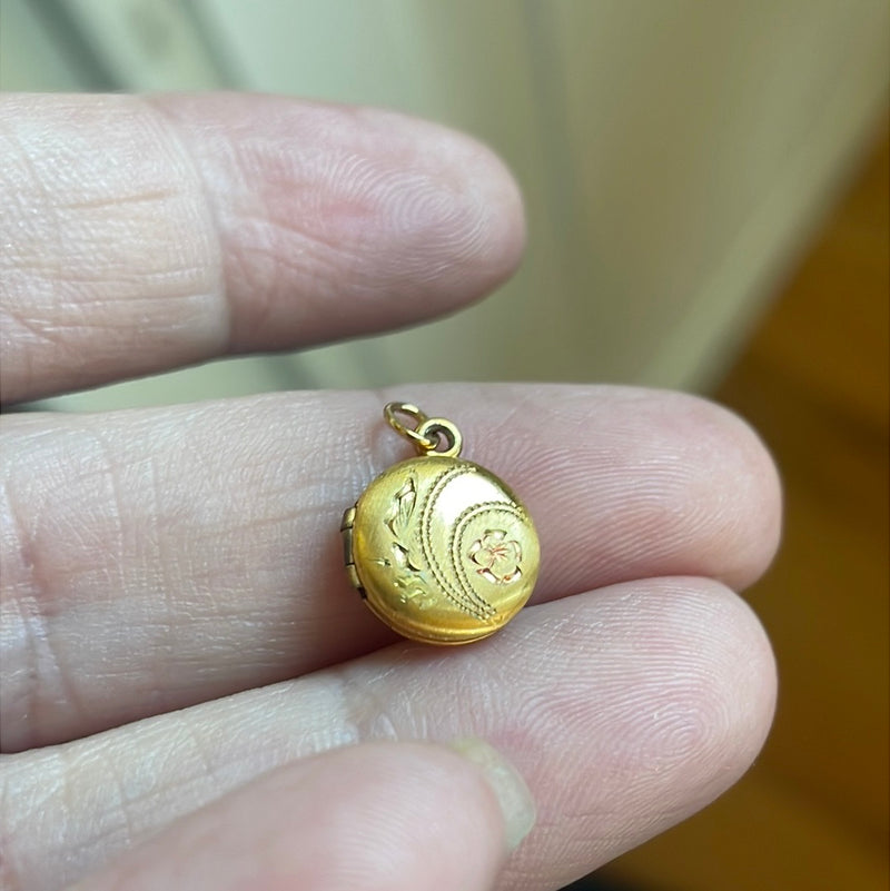 Dainty Round Flower Locket - Gold Filled - Vintage