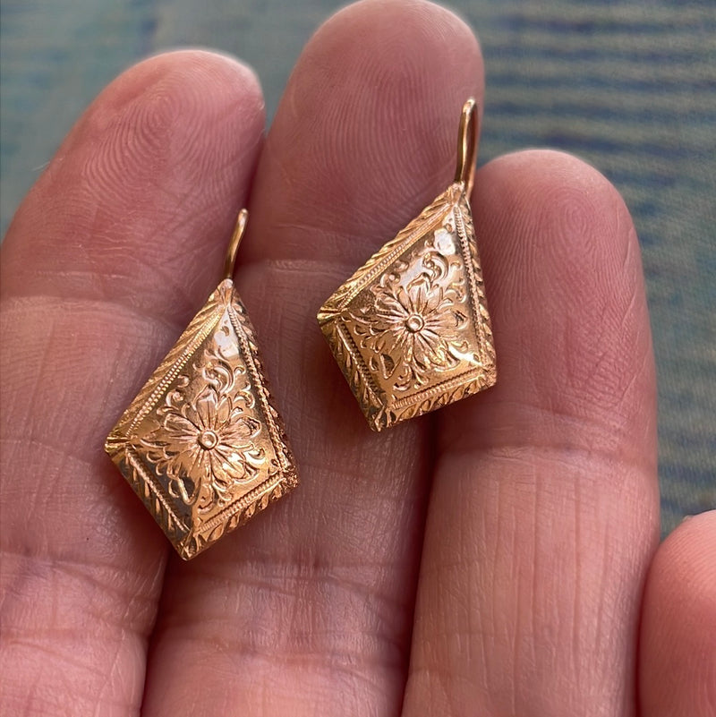 Engraved Flower Earrings - 14k Gold - Vintage