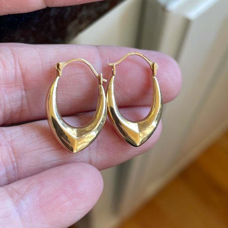 Oval Triangular Hoop Earrings - 14k Gold - Vintage