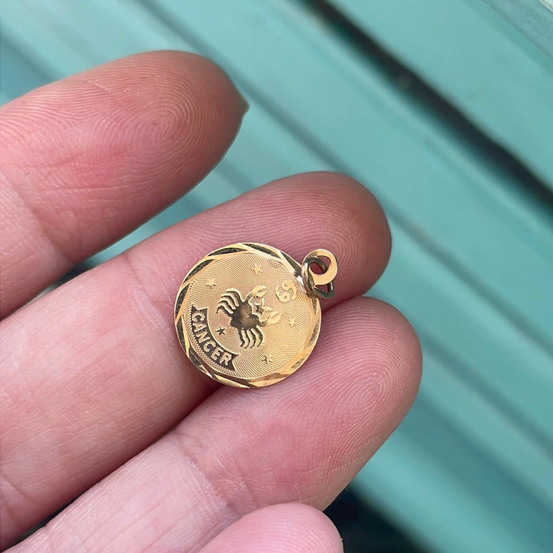 Cancer Zodiac Pendant - 14k Gold - Vintage