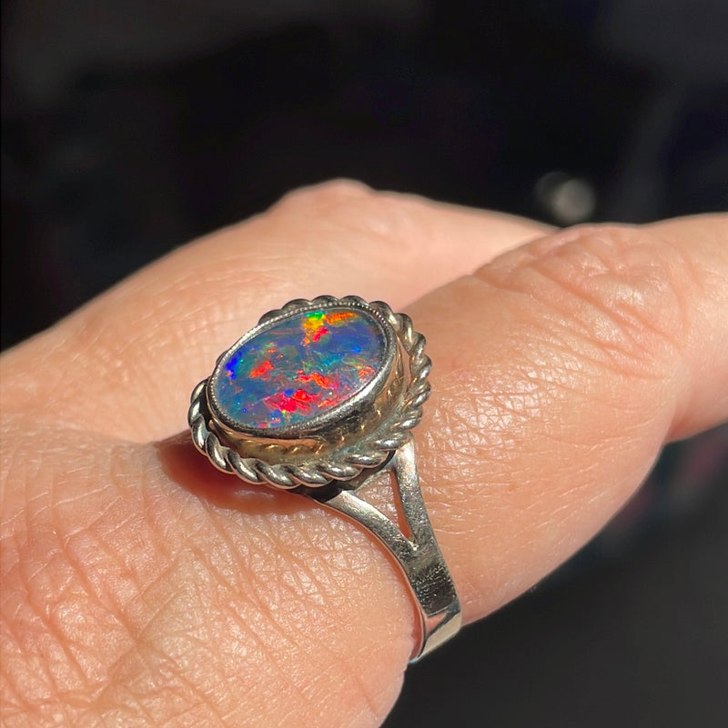 Opal Ring - Rope Bezel with Knot - 9k Gold - Vintage